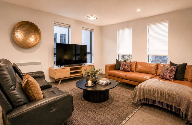 CBD 5 pax | Walk Te Pae & Stadium + Parking