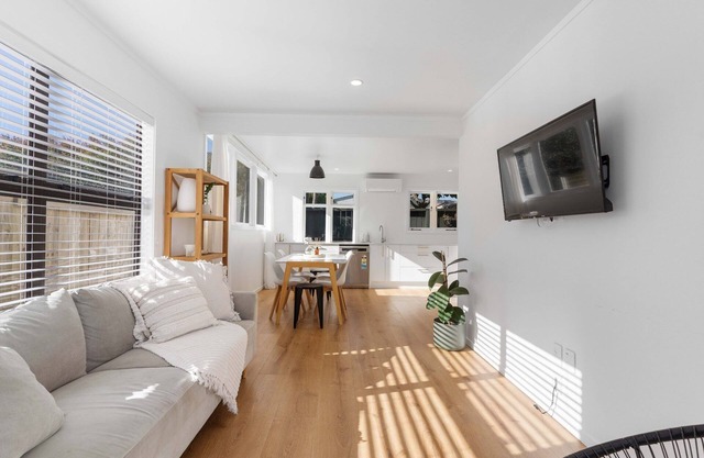 Central Beach Bach in Whangamata – Close to Beach & Town!
