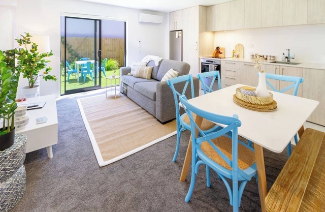 Central Chch Greek Island Vibe: 2bed townhouse