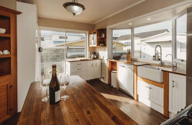 Charming City-Central Holiday Home