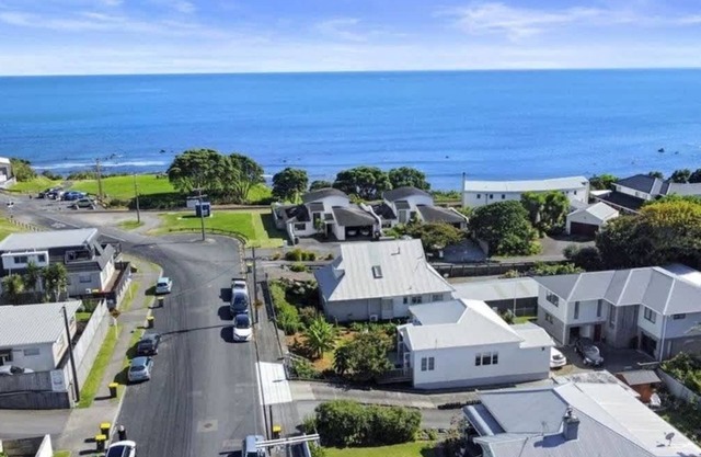 Charming Coastal Cottage in New Plymouth