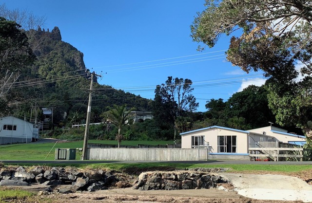 Classic NZ Bach on the Waterfront - Whangarei Heads