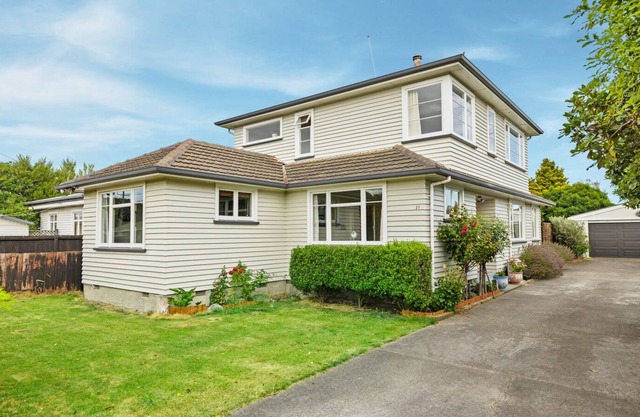 Comfortable Character - Christchurch Holiday Home