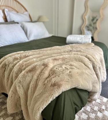 Cosy 3 Bedroom Home near airport with free parking