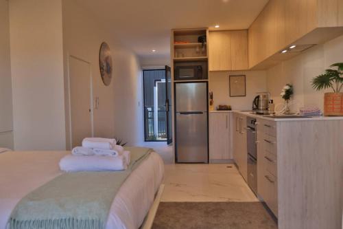 Cosy Studio in Awaroa Road