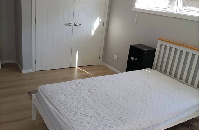 Cozy sunny large room with bathroom & basic cooking & laundry & own entrance