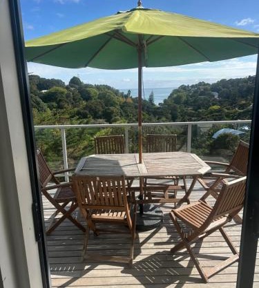 Deluxe Bedroom in SHARED 95m Premium Apartment at Waiheke Island Resort