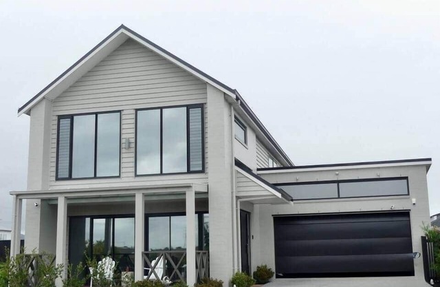 Elegant Minimalist Karaka Stay – Prime Location/Close to Motorway