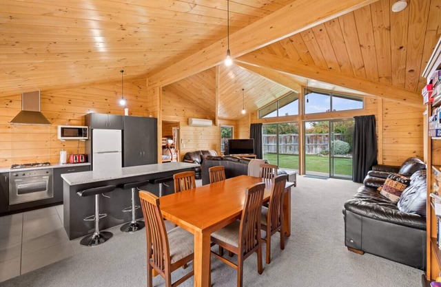 Family Stays | Private | Games Room | Sleeps 10
