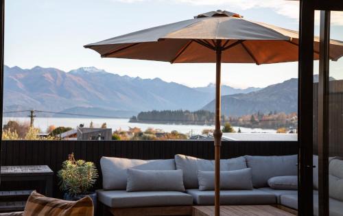 Great Lake View, Very Central, Modern Wanaka House, 3 En-suites