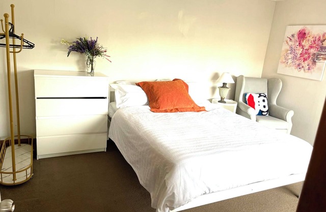 Harbour & Sky View rooms, easily accessible to the Auckland CBD