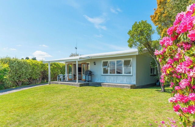 Lakeview Cottage - Rainbow Point Holiday Home
