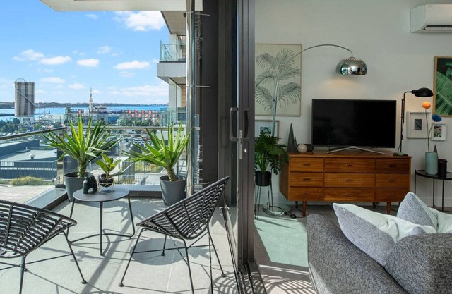 Luxurious Wynyard Quarter Studio - with Carpark