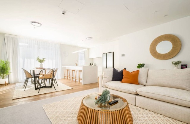 Luxury Penthouse in City Private central live