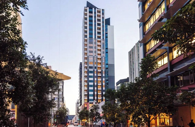 Modern 2 Bedroom Apartment ~ 1 minute to Skytower