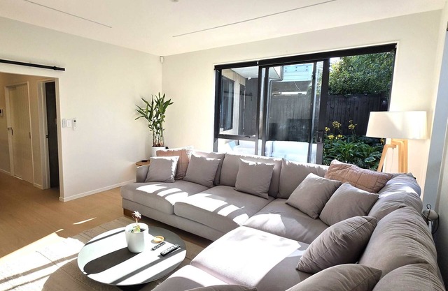 Modern 4BDR Coastal Luxury in Orakei
