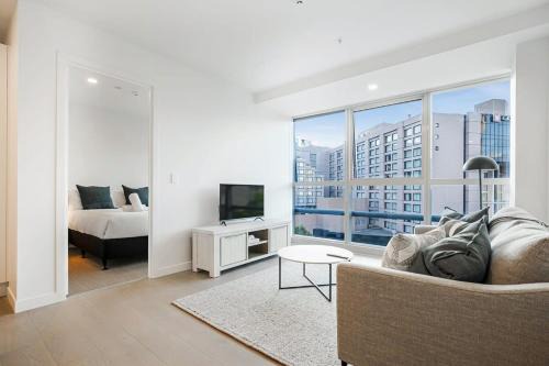 Modern Bright Central Apartment by Zodiak Stays