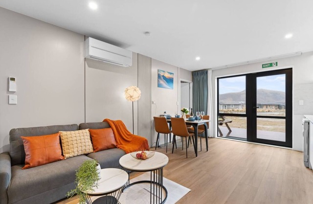 New warm family friendly/2bedroom/kingbed/unit 5