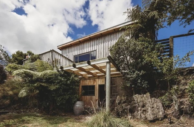 Off the Grid River Retreat in Inglewood