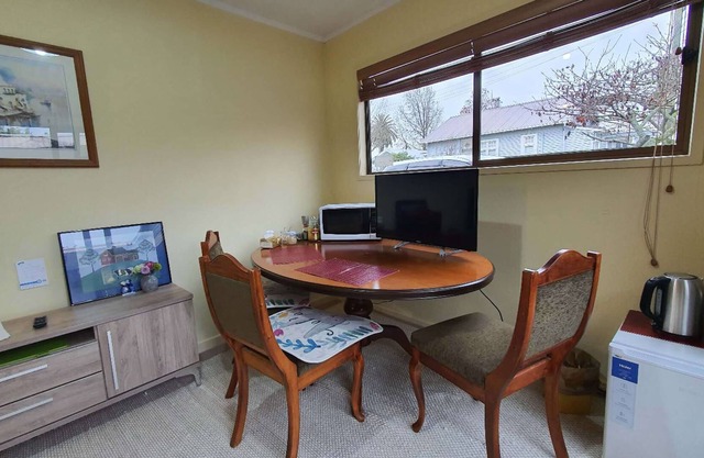 One Bedroom Unit Close to Claudeland Park