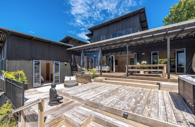 Oneroa Sanctuary - Centrally located in Oneroa