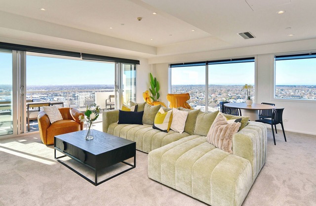 Pacific Horizon - Luxury Sky Suite 19th Floor City Views