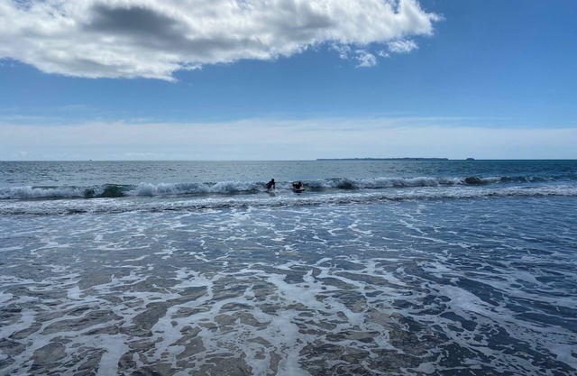Papamoa Beach House - Sun, sand and surf