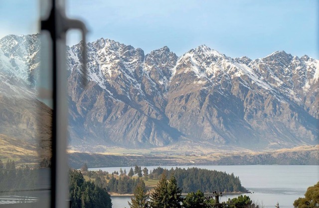 Perfect for 2-9 Guests with Spectacular Views Thompson Street Twin B