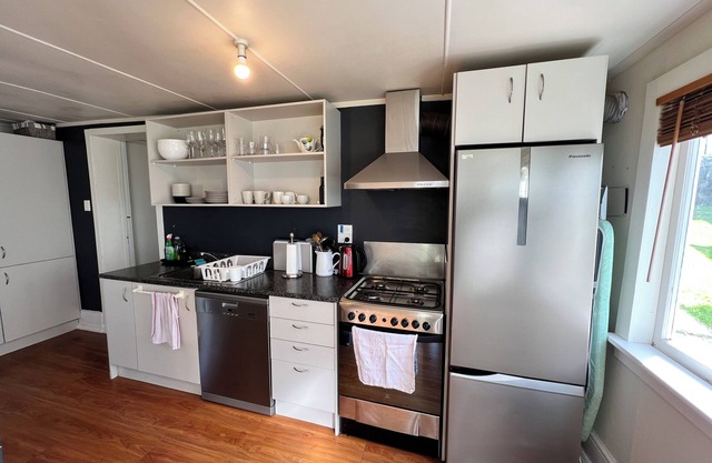 QUEEN ROOM Only @ PAGET House PONSONBY AUCKLAND One in a Five bedroom villa.