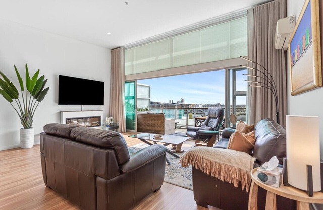QV Stays Luxury Harbourview Retreat - 3 Bedrooms