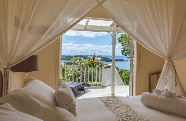 Romantic cottage with amazing seaviews - recommended by NZ HERALD