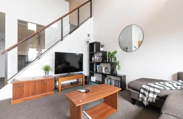 Roomy Loft with Free Parking by Zodiak Stays