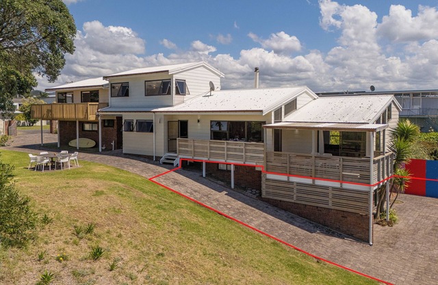 Seascape Beachfront C - Whangamata Holiday Unit