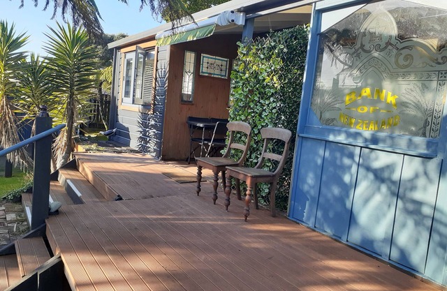 Seaside, on bike trail with free fibre and streaming. Double glazed comfort.n