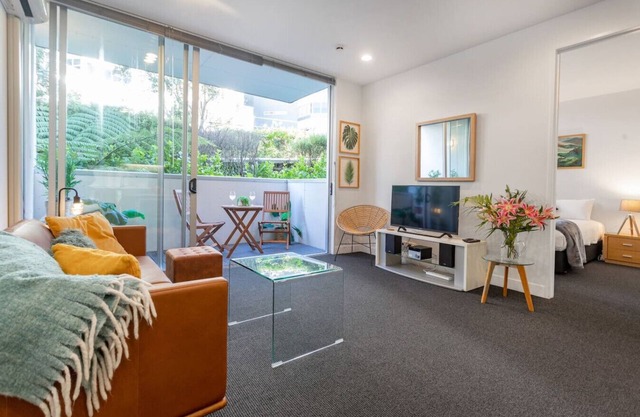 Secret Garden Apartment w/Heat Pump & Car Park