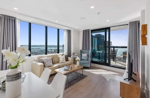 Sky Tower Views | 2 Bed 2 Bath CBD | Zodiak Stays
