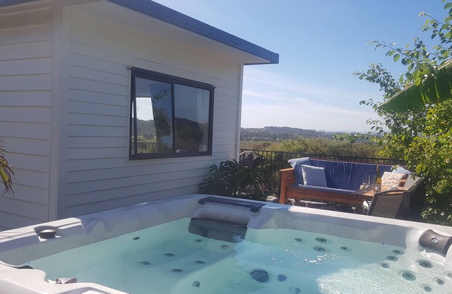 SPA POOL, PEACEFUL, PRIVATE SANCTUARY at PLUM TREE COTTAGE