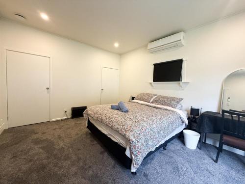 Spacious Surf-side 4 bedroom Retreat