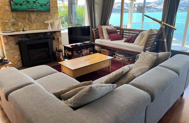 Spectacular views at Wainui Waterfront haven - Piwakawaka Retreat