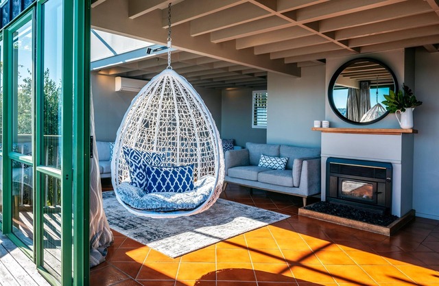 Spinnaker Watch - A relaxed coastal retreat with breathtaking views to Auckland City. Spinnaker Watch offers spacious living, linen furnishings, sunny decks, and a short walk to the beach the perfect Waiheke escape for couples or small groups.