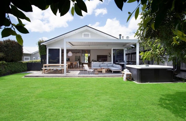 State-Of-The-Art Executive Home | Aircon & Spa