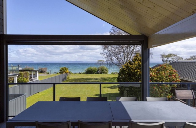 Still Water Retreat - idyllic and tranquil location on lake edge