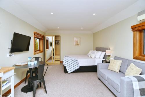 Studio Retreat with EV & off street Parking