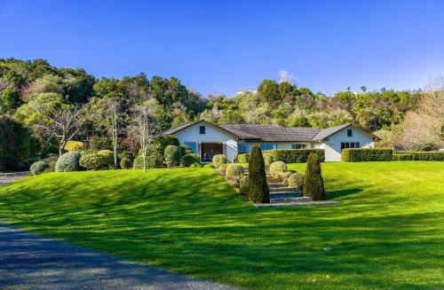 Stunning and Spacious 5-Bedroom Home in Rotorua