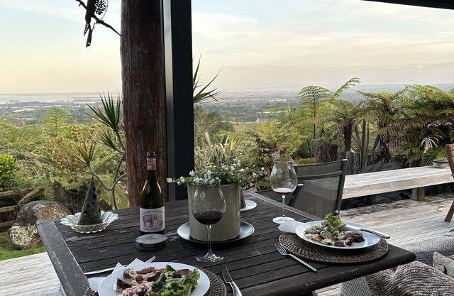 Stunning Ocean Views from Waihi Beach -Mt Maunganui, Private Rustic country home