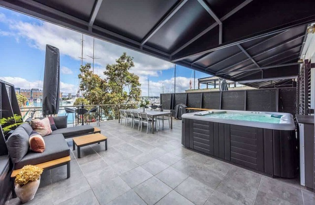 Stunning Viaduct Apartment with Harbour views