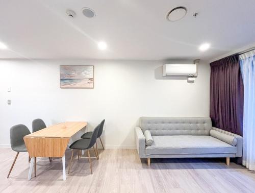 Stylish 2BR City Retreat with Cityscape Views, Pool & Gym