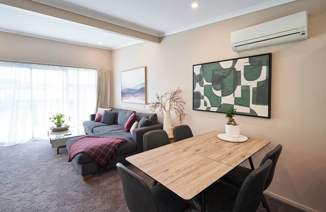 Stylish City Pad – Luxe, Comfy, Central
