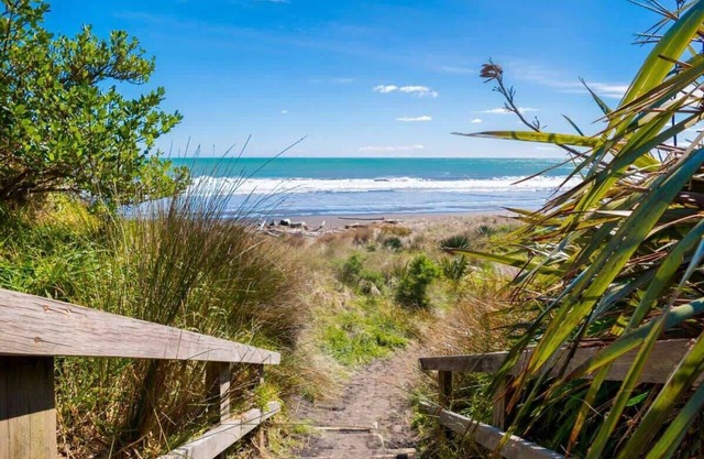 Stylish Coastal Holiday Home near Fitzroy Beach