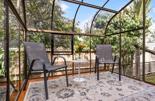 Sunny & spacious parkside pad